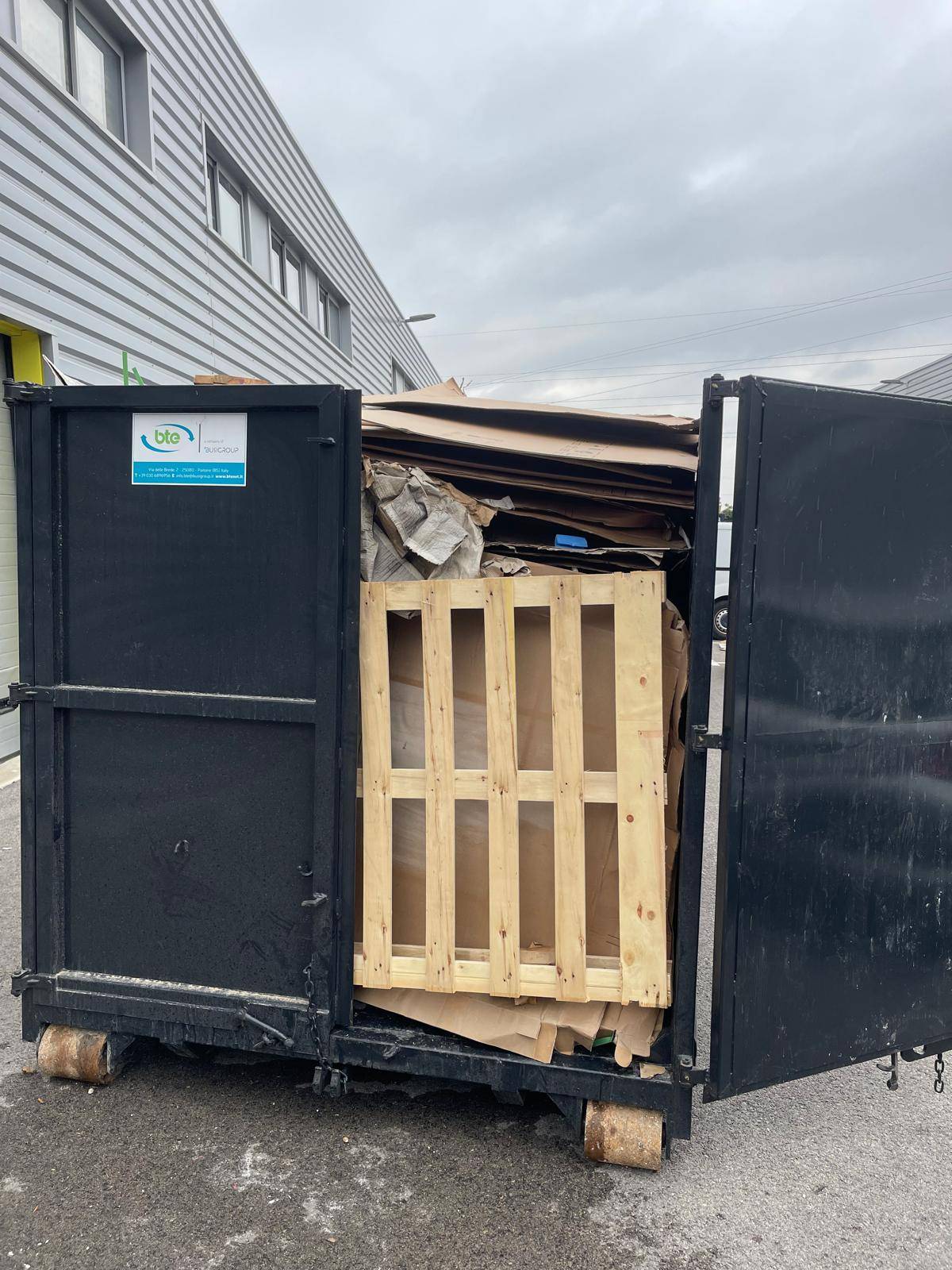 Location benne bois classe A pour parquet et lambris – Collecte, tri, recyclage et valorisation